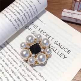 Soporte en forma de anillo con espejo y perlas